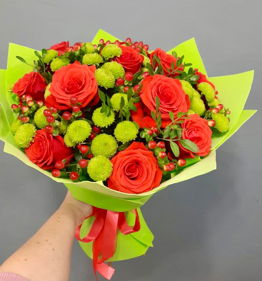 Букет цветов из: Хризантемы и Розы в Гвардейском