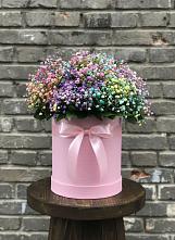 Цветочная композиция из Гипсофила и Розы в шляпной коробке в Гвардейском