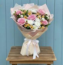 Букет цветов из:  Гвоздики, Орхидеи и Розы в Гвардейском