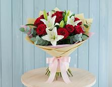 Букет цветов из:  Лилии и Розы в Гвардейском