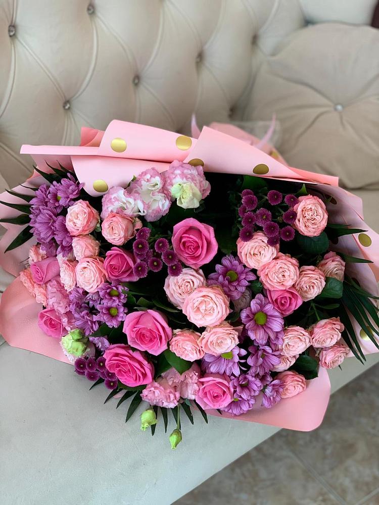 Букет цветов из: Хризантемы, Розы и Лизиантусы в Гвардейском