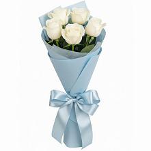 Букет 5 Белых роз Проуд в Гвардейском