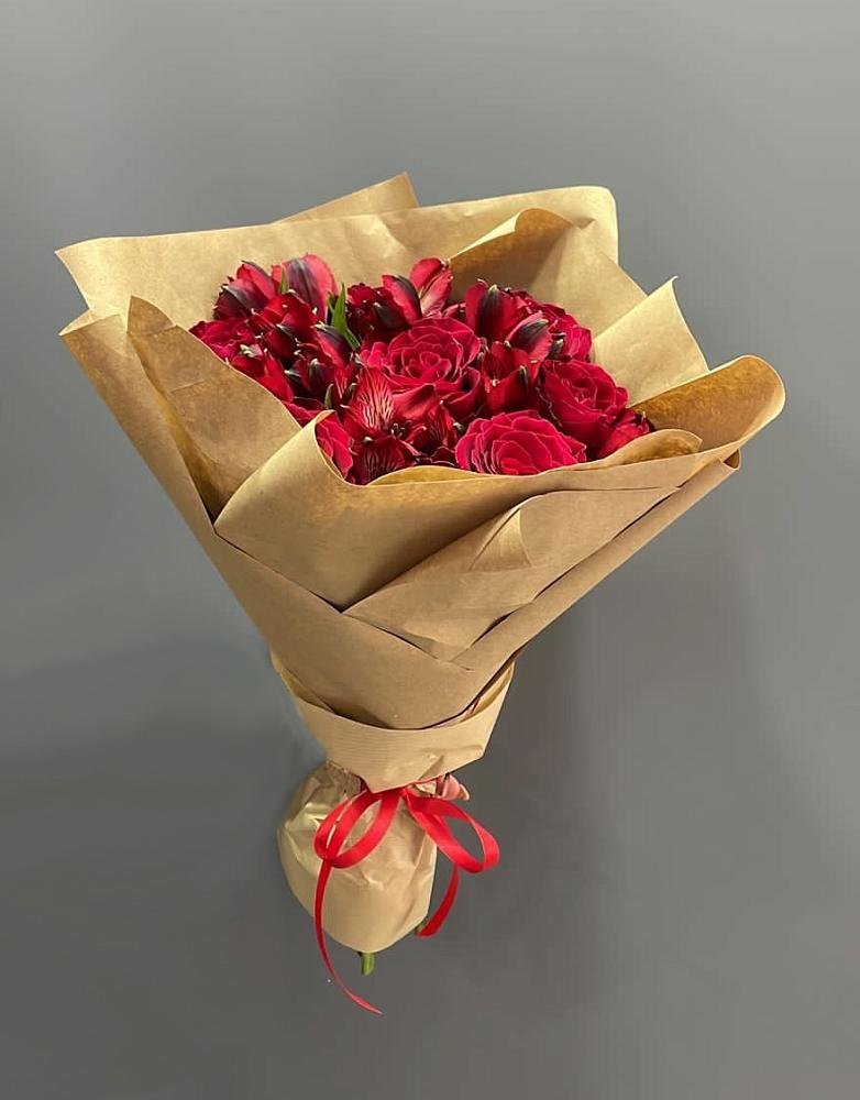 Букет цветов из: Альстромерии и Розы в Гвардейском