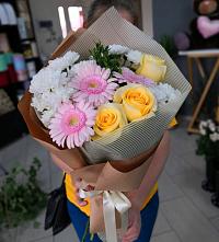 Букет цветов из:  Герберы, Розы и Хризантемы в Гвардейском