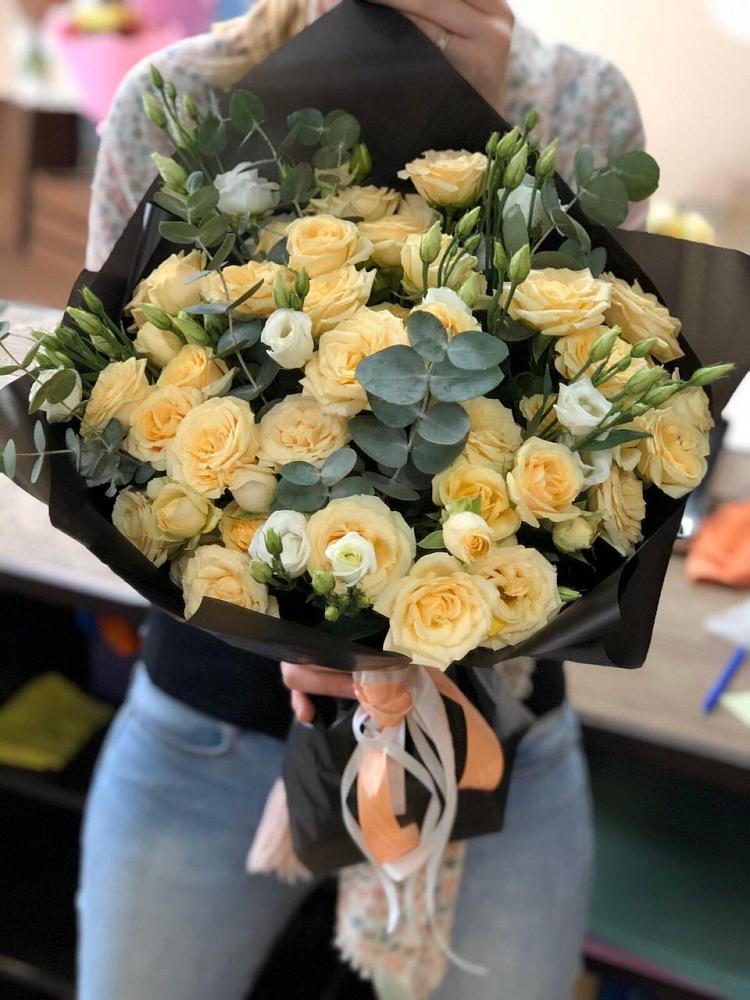 Букет цветов из: Розы и Лизиантусы в Гвардейском