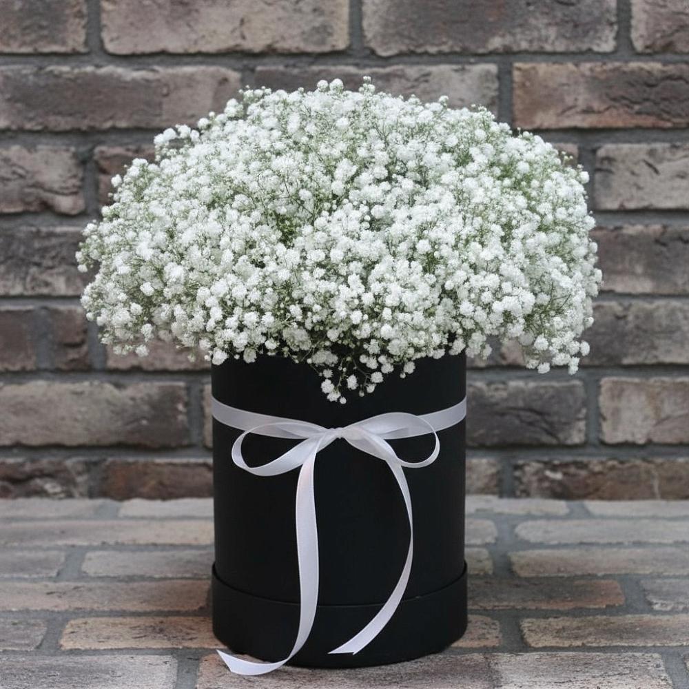 Цветочная композиция из Гипсофила в шляпной коробке в Гвардейском