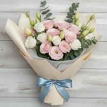 Букет цветов из:  Лизиантусы #REPLACE_PRED# Гвардейском