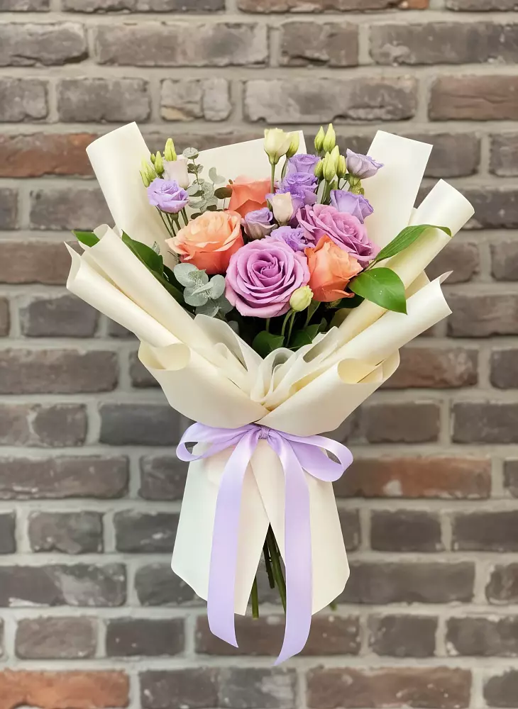 Букет цветов из: Лизиантусы и Розы в Гвардейском