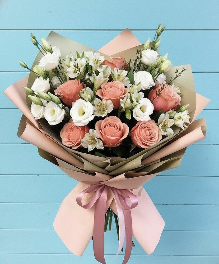 Букет цветов из: Розы, Альстромерии и Лизиантусы в Гвардейском
