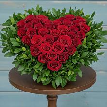 Цветочная композиция из Розы в виде сердца в Гвардейском