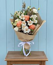 Букет цветов из:  Альстромерии, Лизиантусы, Розы и Хризантемы в Гвардейском