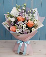 Букет цветов из:  Лизиантусы, Розы, Альстромерии и Гипсофила в Гвардейском