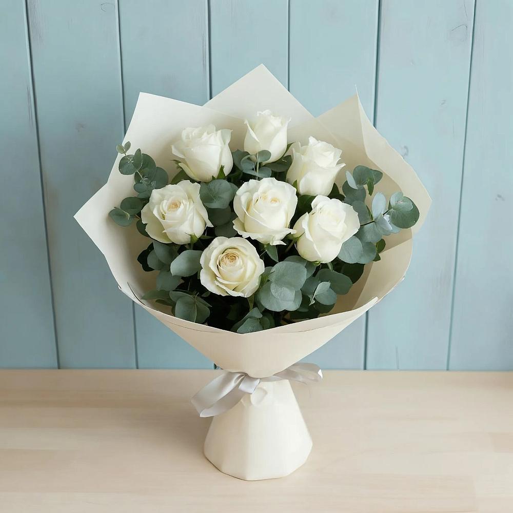 Букет Белые розы в Эвкалипте в Гвардейском