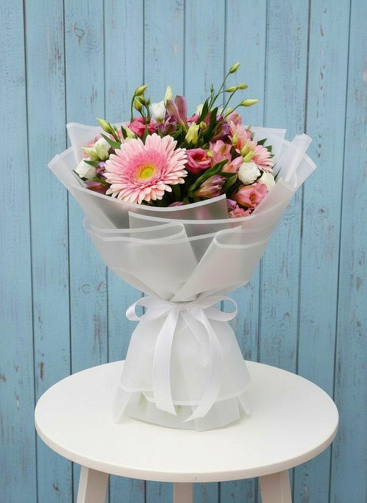 Букет цветов из: Герберы, Альстромерии и Лизиантусы в Гвардейском