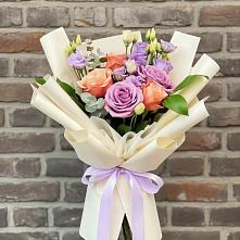 Букет цветов из:  Лизиантусы и Розы в Гвардейском
