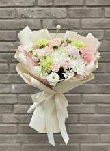 Букет цветов из:  Гвоздики, Розы, Лизиантусы и Хризантемы в Гвардейском