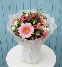 Букет цветов из:  Герберы, Альстромерии и Лизиантусы в Гвардейском