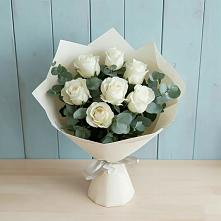 Букет Белые розы в Эвкалипте в Гвардейском