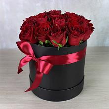 Цветочная композиция из Розы в шляпной коробке в Гвардейском
