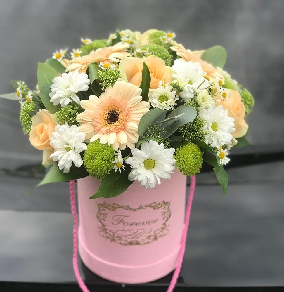 Цветочная композиция из Розы, Герберы и Хризантемы в шляпной коробке в Гвардейском