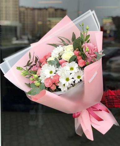 Букет цветов из: Розы, Лизиантусы и Хризантемы в Гвардейском