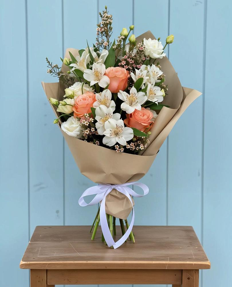 Букет цветов из: Альстромерии, Лизиантусы, Розы и Хризантемы в Гвардейском