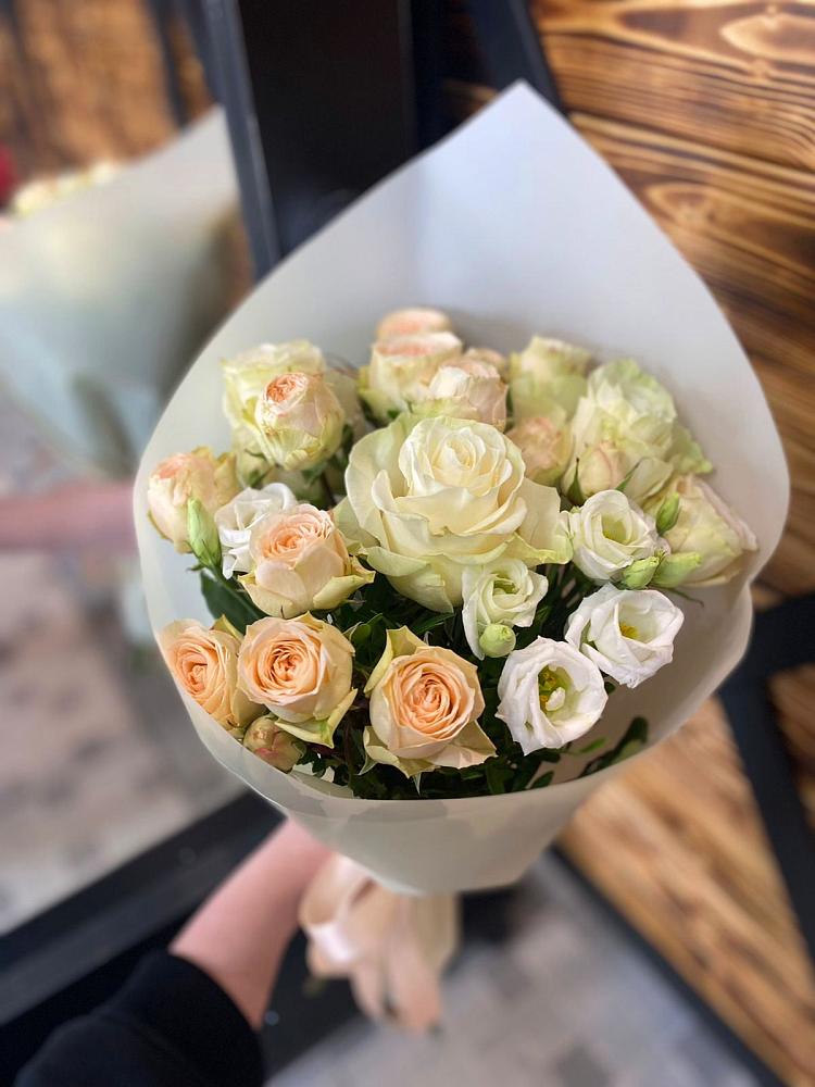 Букет цветов из: Розы и Лизиантусы в Гвардейском