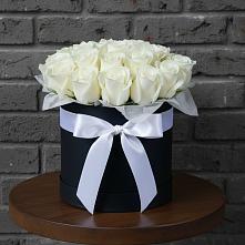 Цветочная композиция из Розы в шляпной коробке в Гвардейском